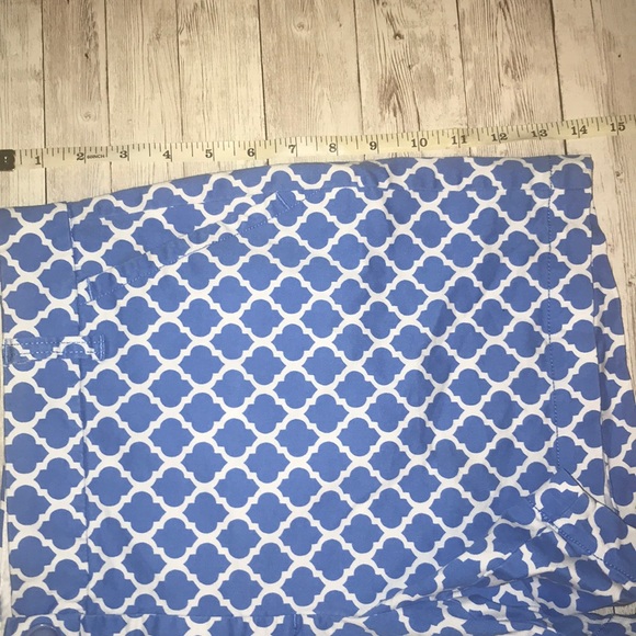 🧩Crown & Ivy Blue/White Diagonal Print Shorts🧩 - Picture 4 of 6